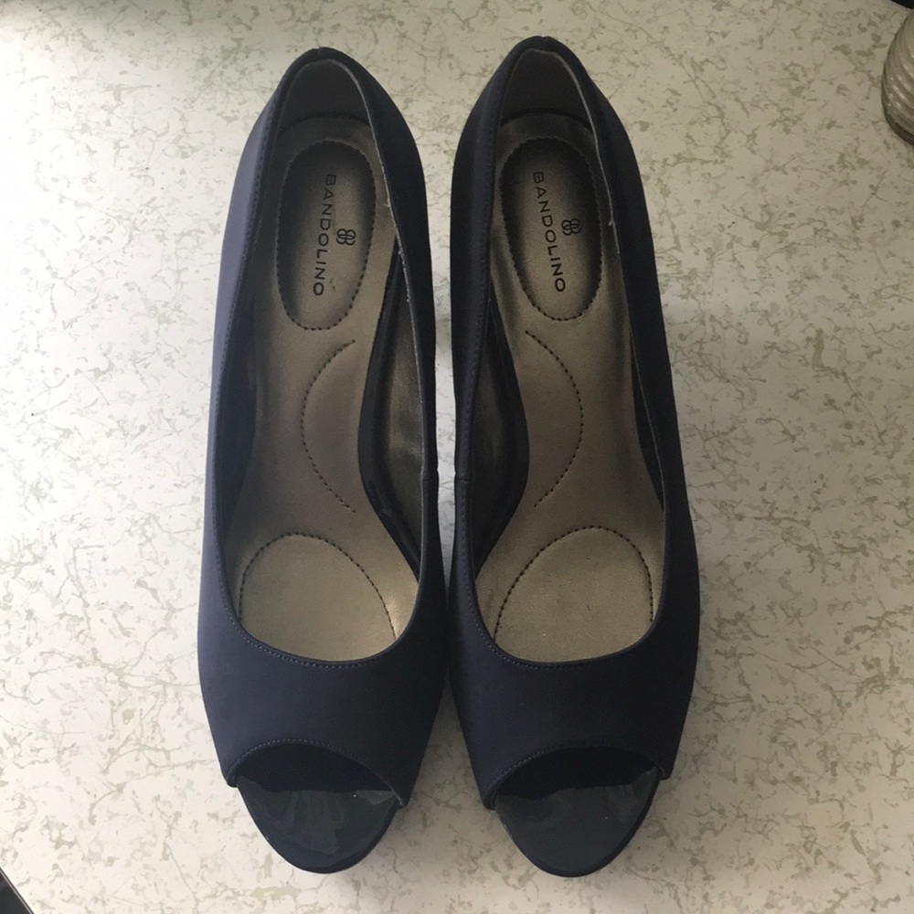 Bandolino navy blue peep toe heels sz 9M